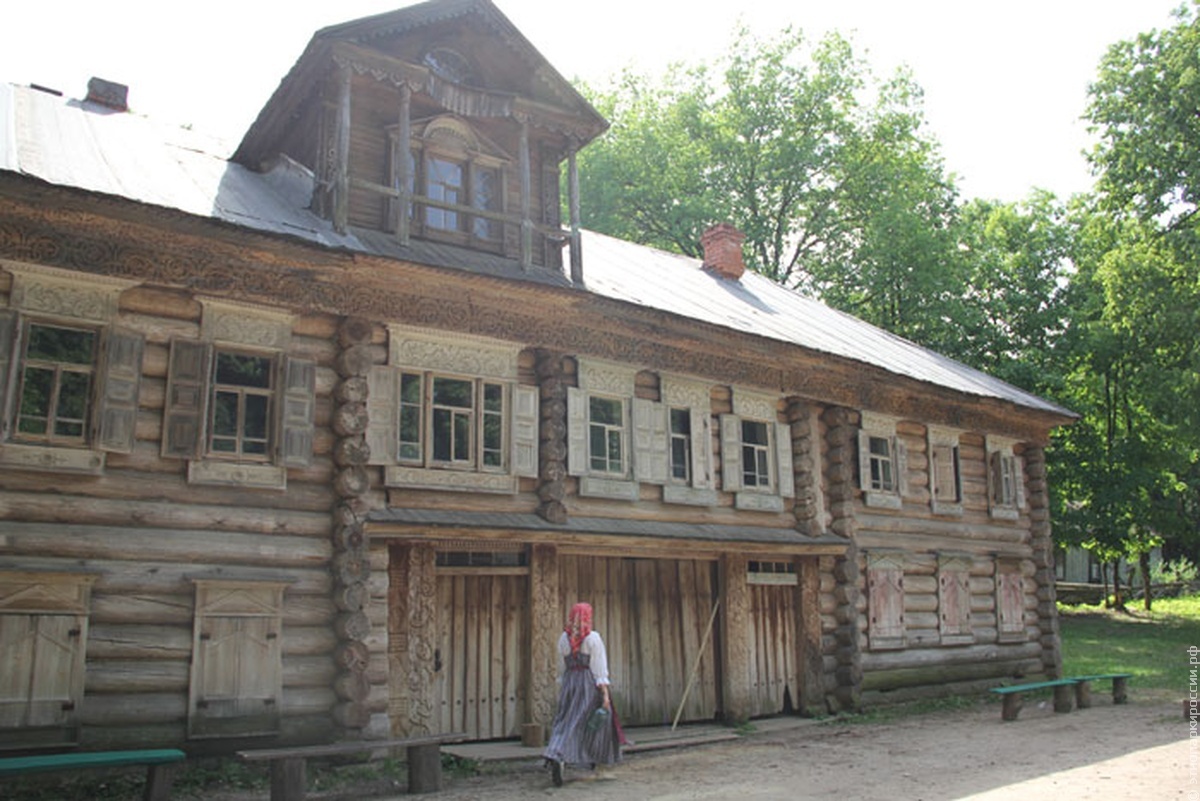 В "Щелоковском хуторе" отреставрировали большую часть старинных деревянных построек