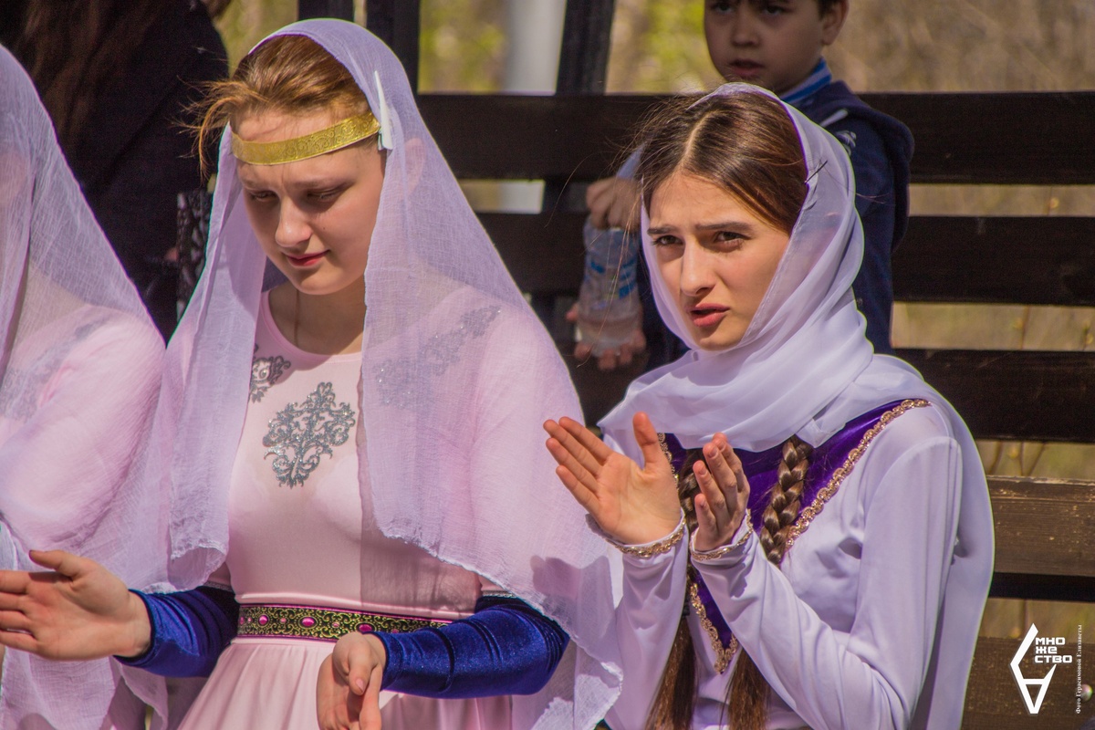 Фестиваль кавказского танца прошел в "Национальной деревне народов Саратовской области"