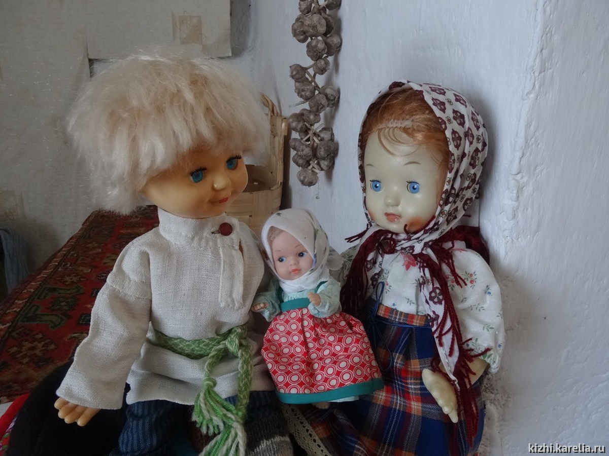Старым куклам в "Кижах" сошьют карельские наряды