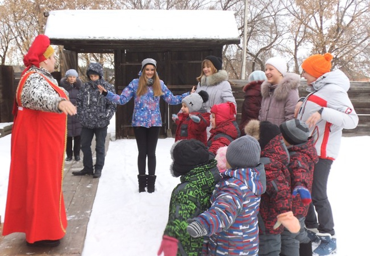 В красноярском этнопарке "Шушенское" на новогодних каникулах учили детей рукоделию